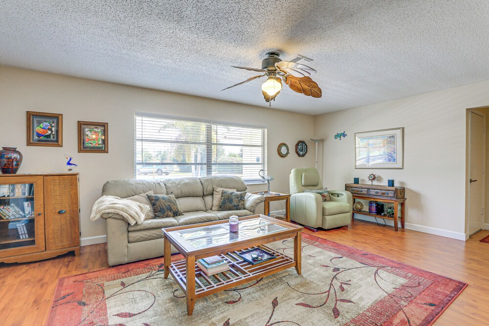 Palm Aire Home - 5 Mi to SRQ Airport!