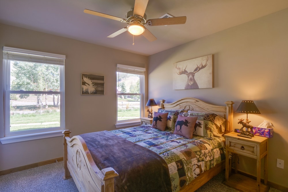 Tranquil Crested Butte Retreat w/ Mountain Views! view 3