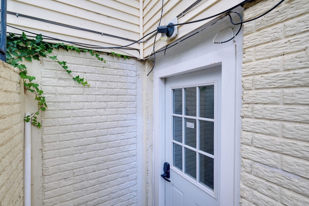 2 Mi to Umd: Apt w/ Free Parking in Silver Spring!