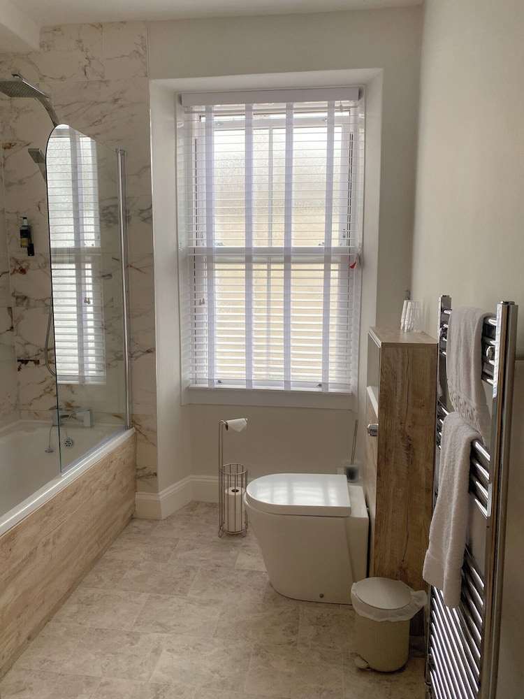 Luxury Townhouse Retreat in Kendal w/ Free Parking