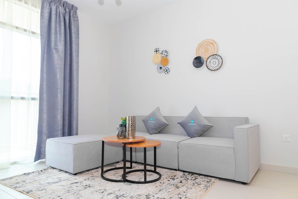 Bloomfields Modern 1BR in Reflection
