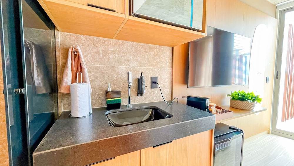 Yacht - by Setai Apartaments