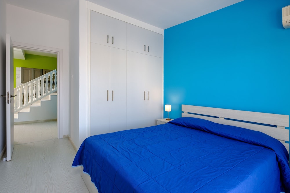 Anonymous - 2BR - 2Floors - Central view 3