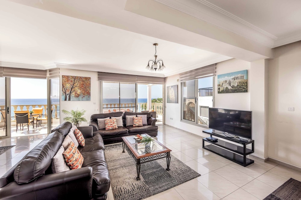 Katina Beach Villa