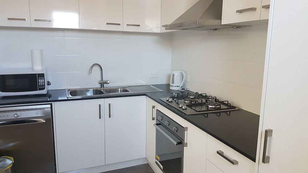 Luxuary Apartment near Airport view 3