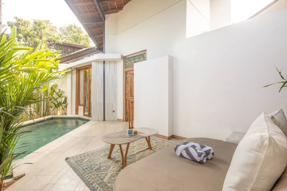BA Villa 6 1BR Villa Luxurious 1-br Villa 800m to Canggu Beach