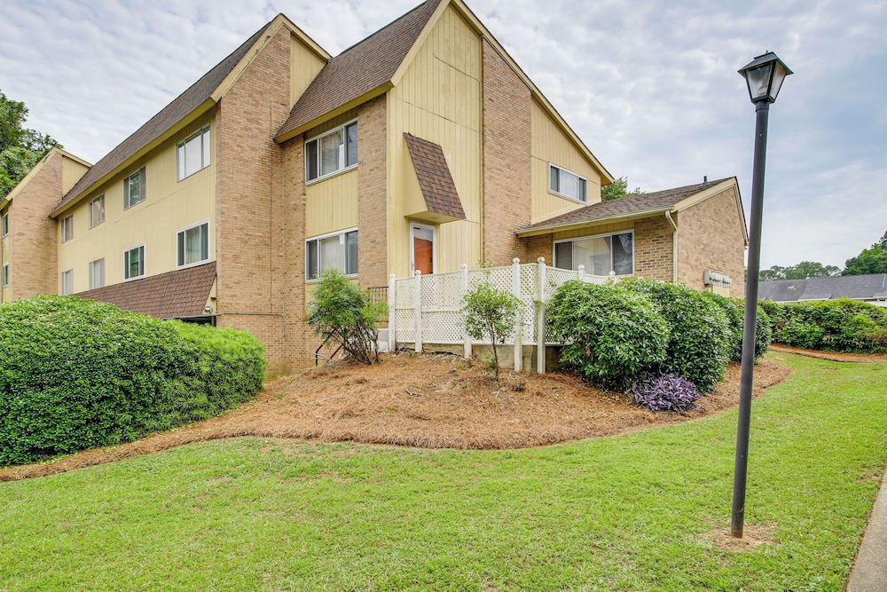 2 Mi to SC State & Claflin: Townhome w/ Patio!