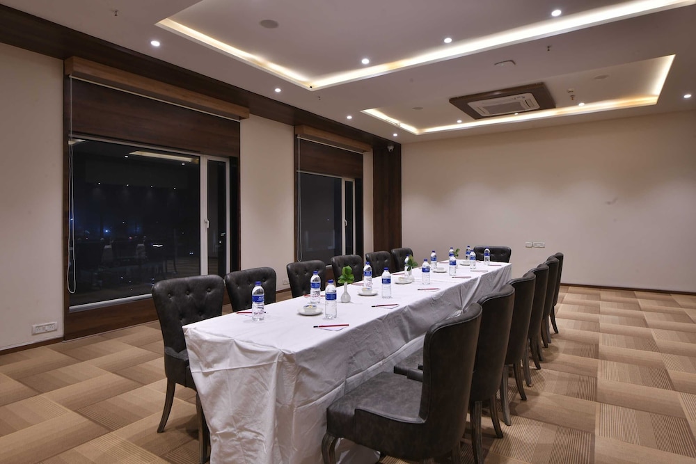Clubhouse Hotel Morbi