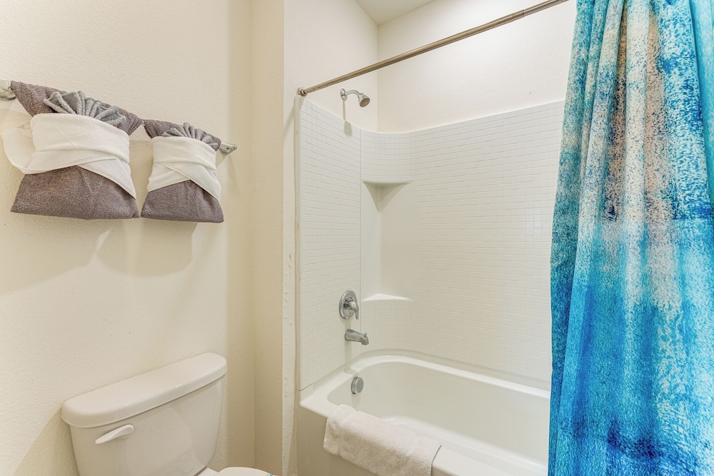 10 Mi to Disney World: Oasis w/ Resort Amenities!