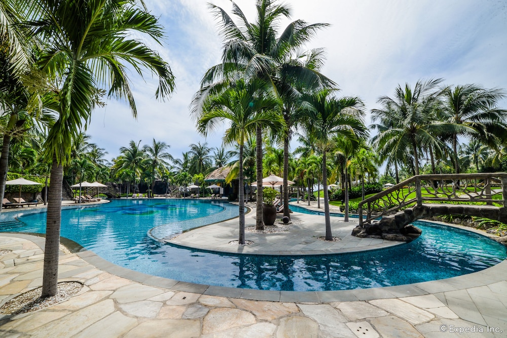 Olalani Resort and Condotel
