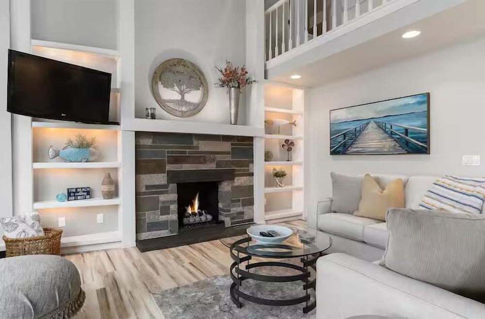 The Luxe Lake House