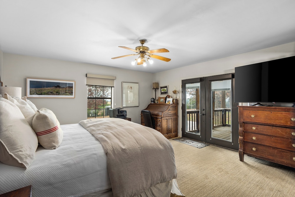 5BR Luxury Home w/ Pool & Wrap-around Porch