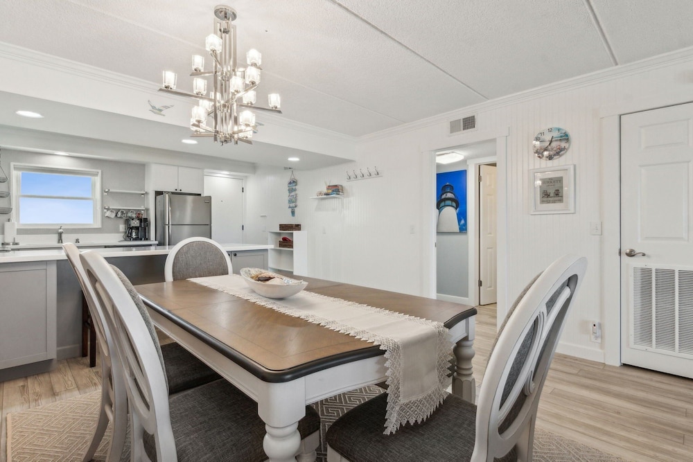 663 Amelia By The Sea 2 Bedroom Condo