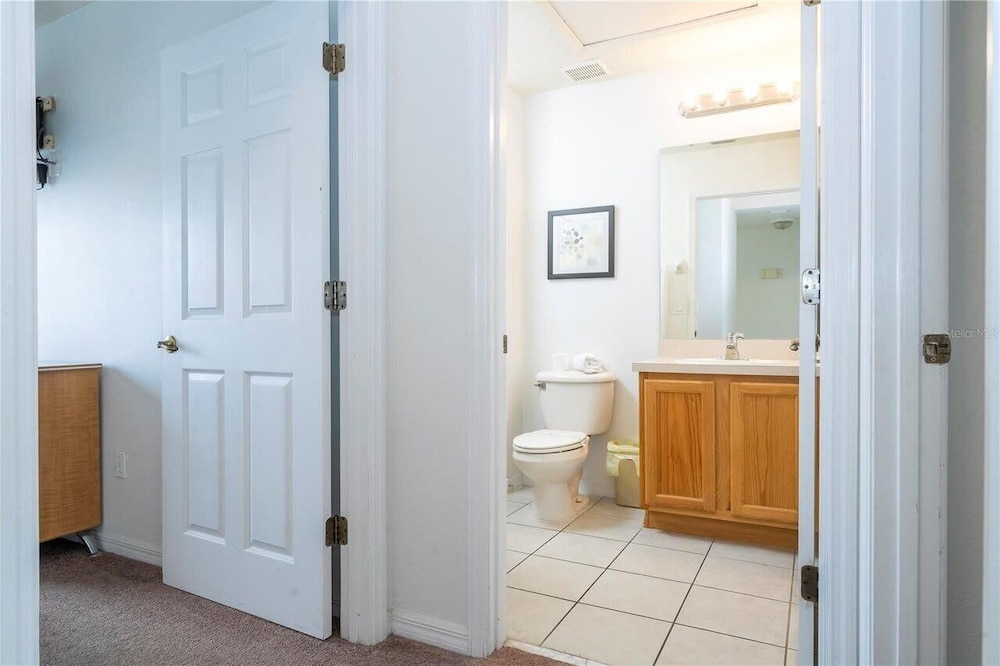 Bright 3B w Pool Close to Disney Encantada 8545