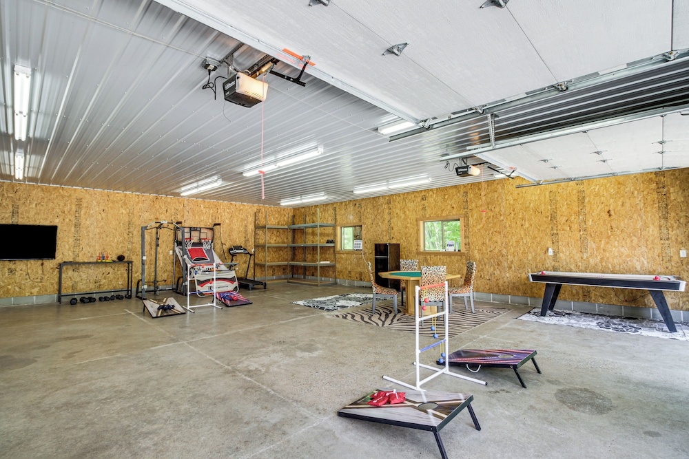 Hot Tub & 2 Recreation Rooms: Spacious Onamia Home