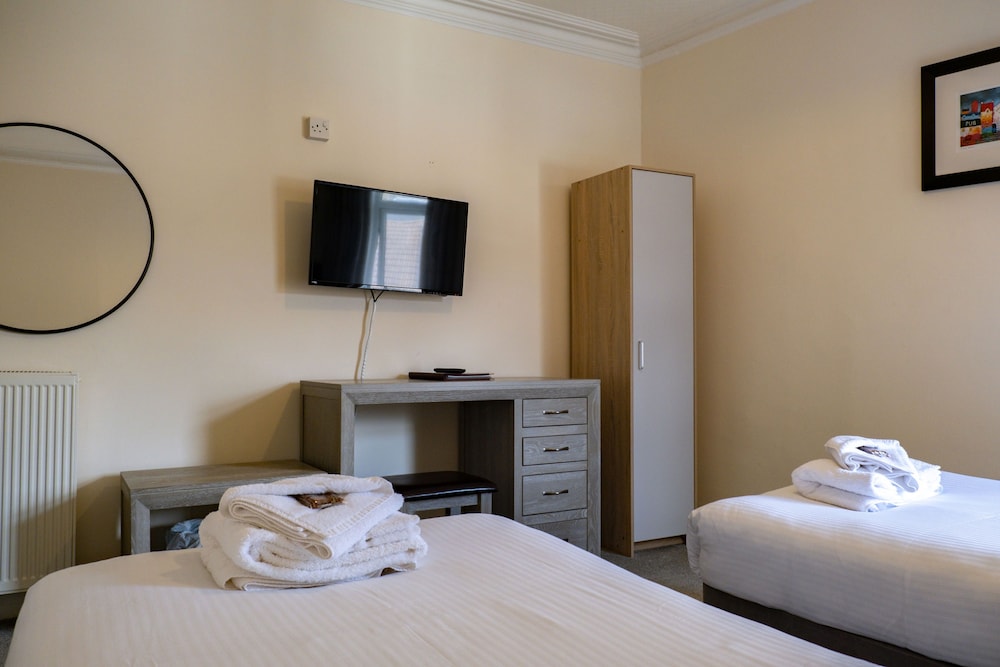 Corran House Guest House & Hostel