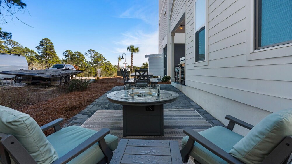 Sleep up to 28 - 2 Homes Side by Side - Close to Beach & Community Pool!