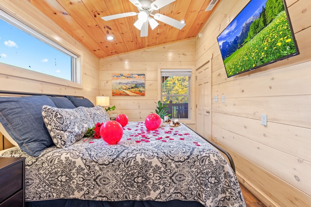 Couples Refuge by Ghosal Luxury Lodging