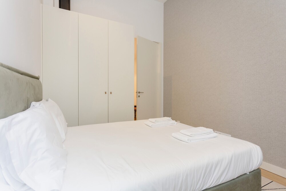 Crystal Luxury Apartment