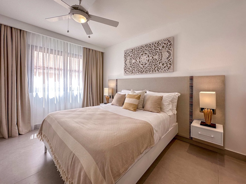 Luxury 3 Bedroom Apartment at the Beach