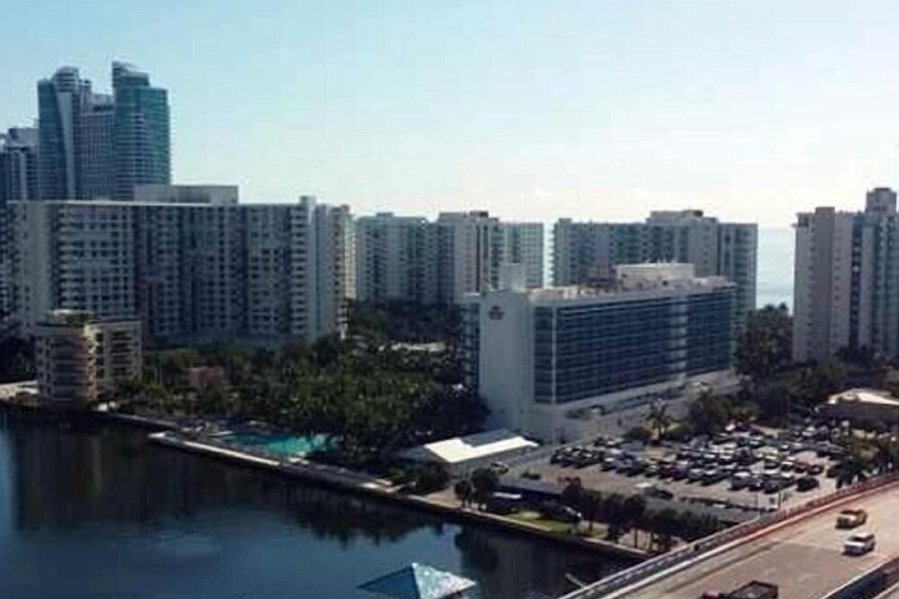 Bwalk Resort Rentals - Image 1