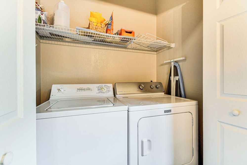 Condo w/ Private Balcony 6 Mi to Pisgah NF!