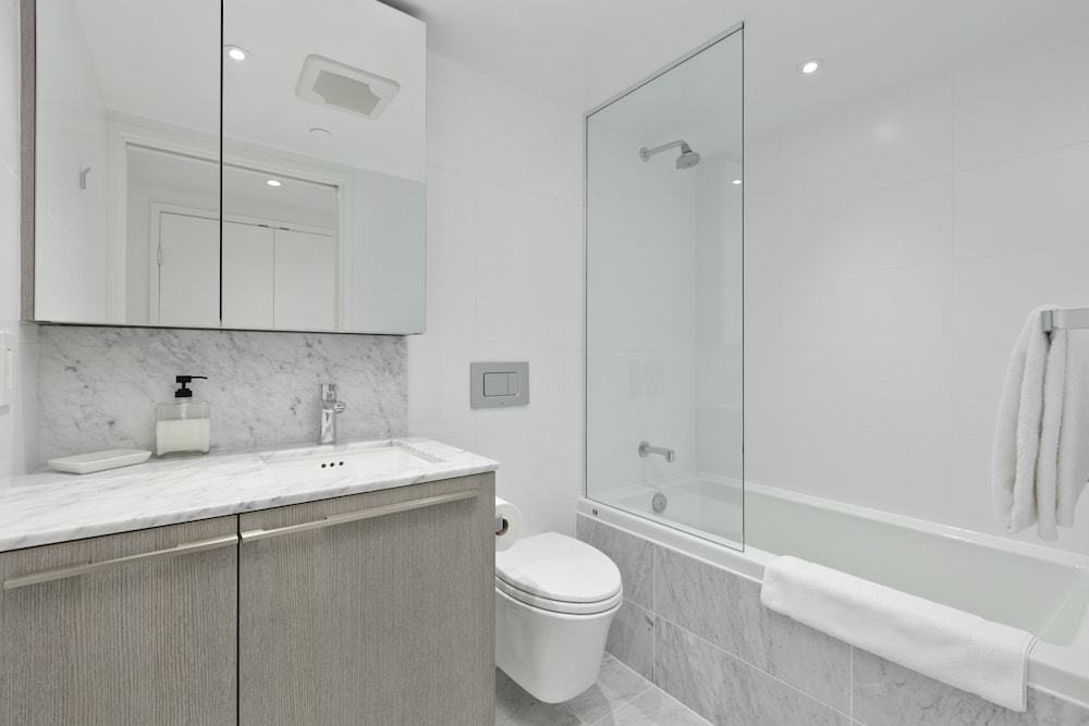 1111 Richards - 1407