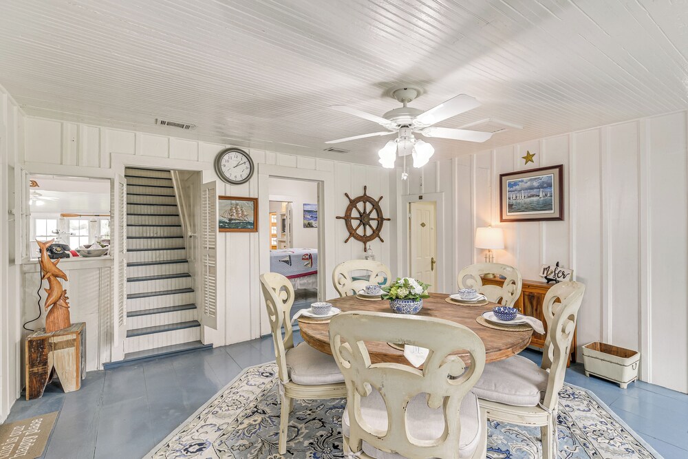 Galveston Bay Retreat: Historic La Porte Home!