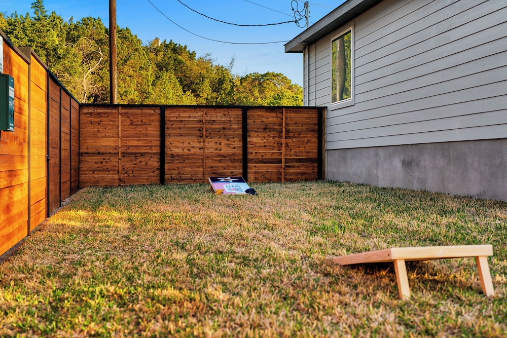 Lago Vista Home w/ Game Room Outdoor Tub! - Property Image 13