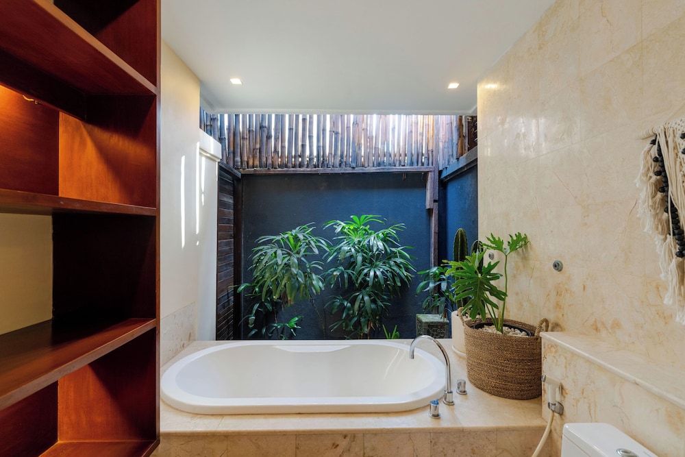 Villa Boholuma by Pertama Management