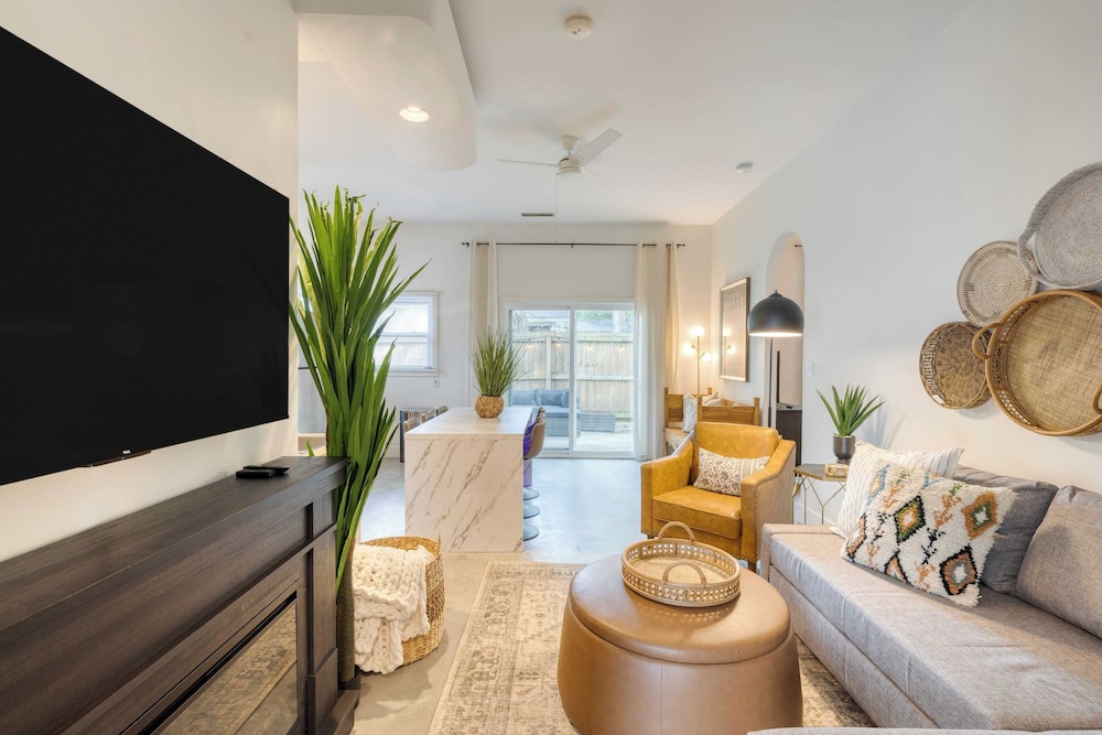 Arsenal Buyout by Avantstay 2 Homes Near Sullivans Island w/ Outdoor Dining