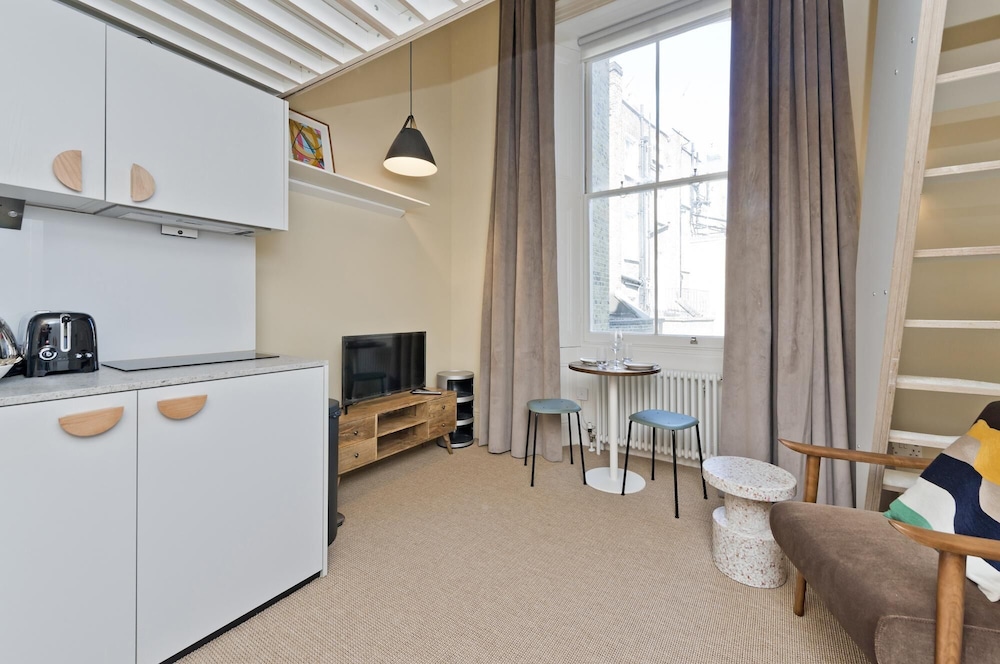 Stylish Mezzanine Studio Near Regent s Park