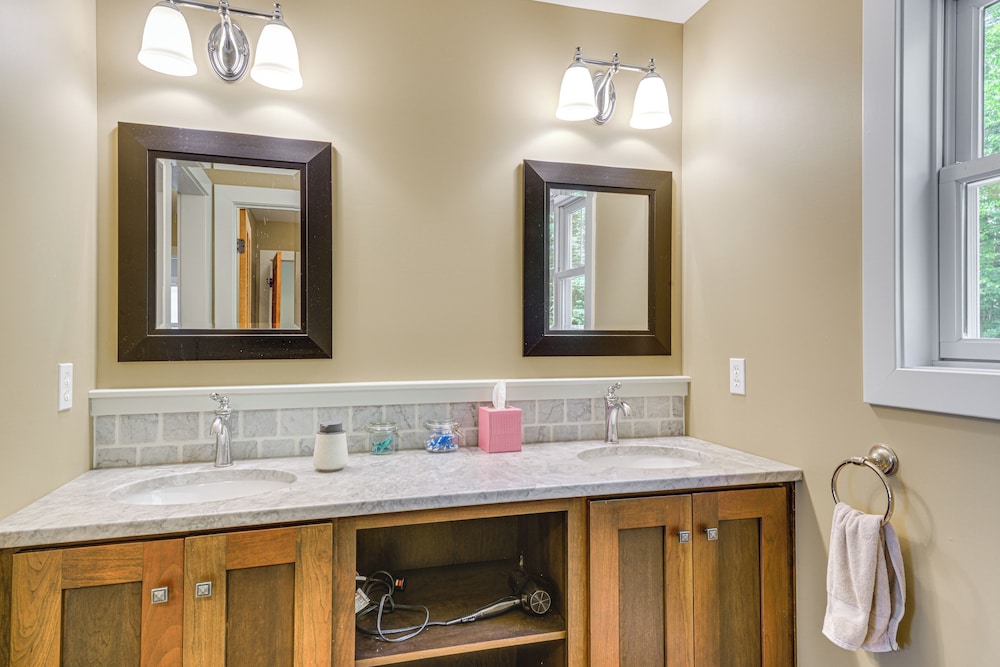 2 Mi to Golfing & Hiking: Spacious Wilmington Home