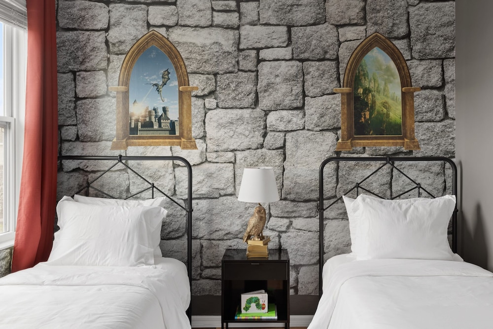 Broad Oak Stocked Solterra Retreat Pool Game Room 17 Guests Themed Rooms