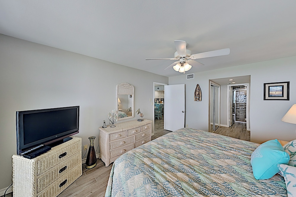 Gulf-front 2BR w/ Resort Amenities, Beach Access