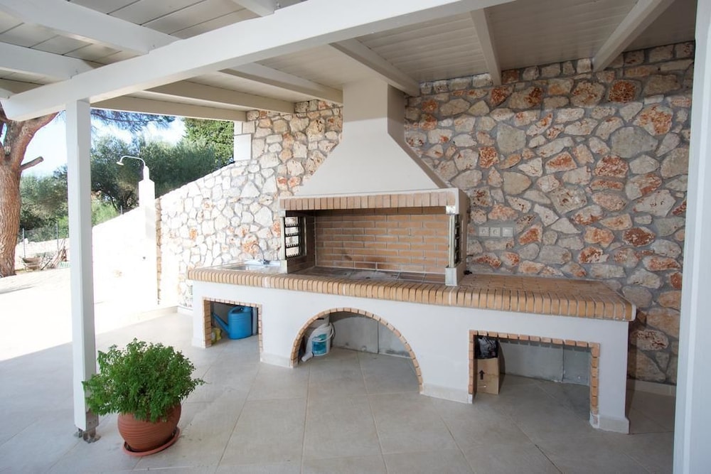 Vryonis Villa