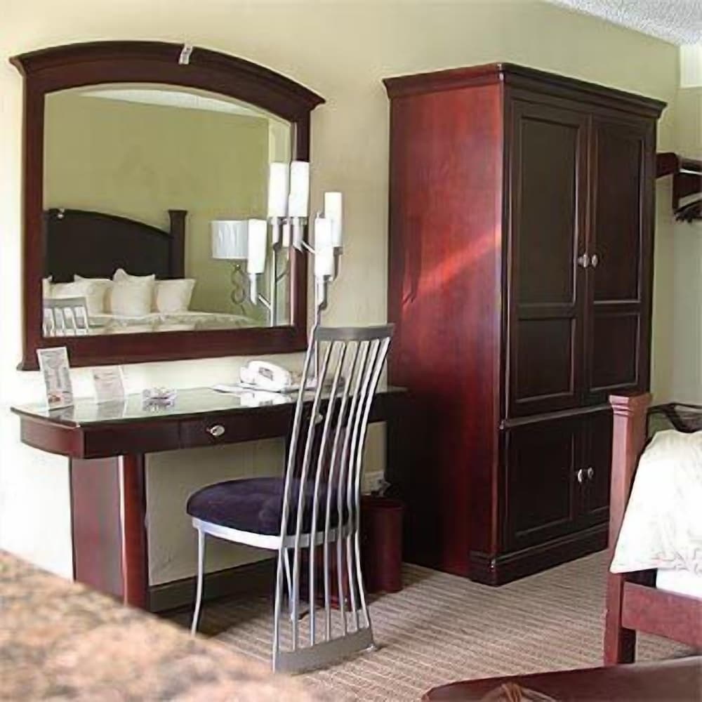 Marvin's Garden Inn - Property Image 6
