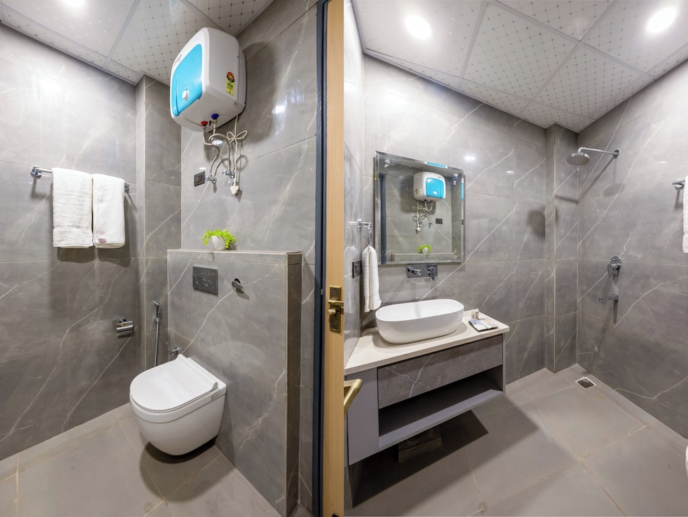 Hotel Zest Near IGI Airport