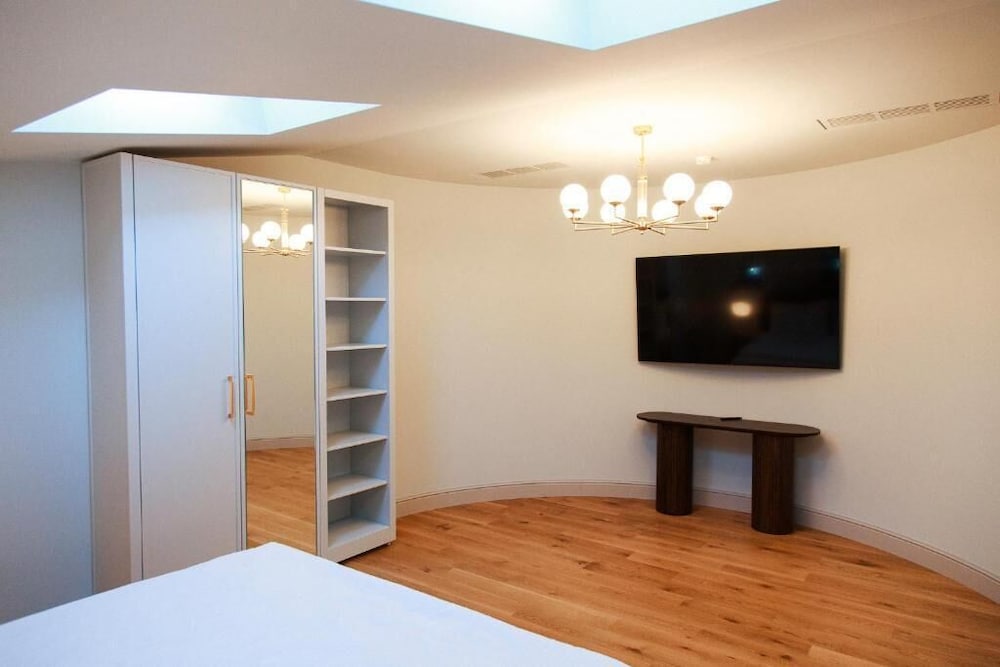 Roze Center Apartments