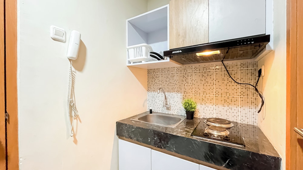 Wooden Nest 2Br Without Living Room At Evenciio Margonda Apartment