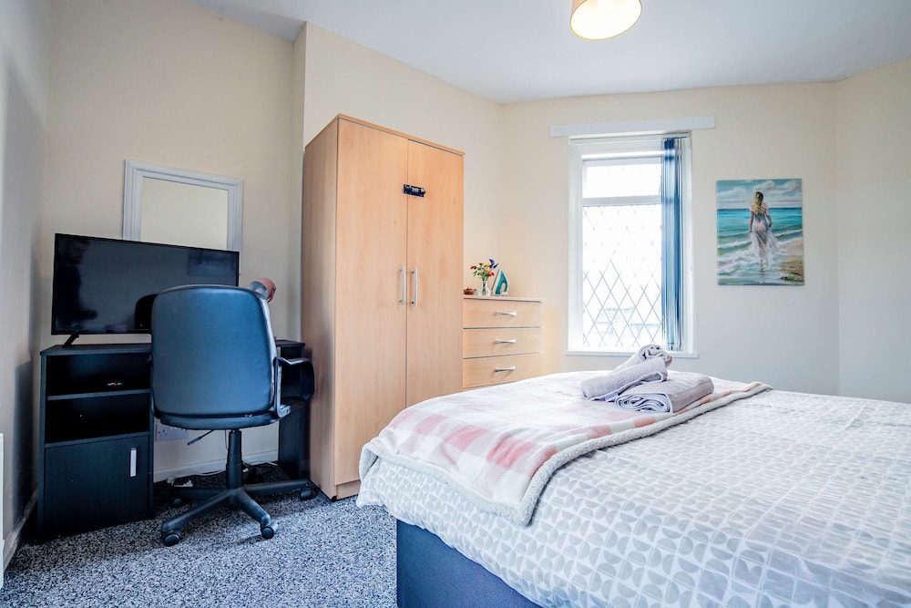 Host Stay Park Cliffe House