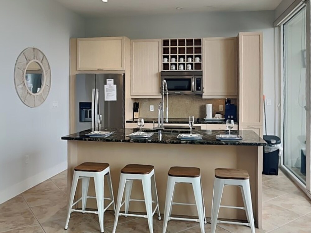 Low Tides by Ryson Vacation Rentals