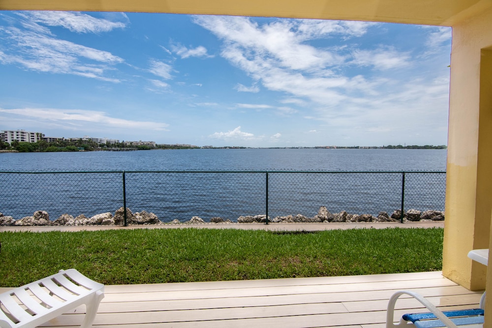 Palm Beach Waterfront Suites