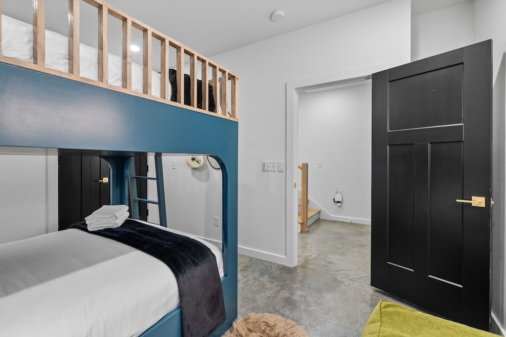 Modern Cowboy - Private Balcony - Mins To Broadway