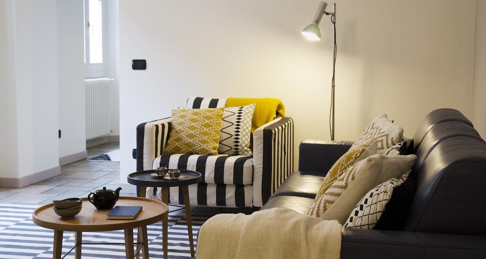 Charming Modern Apartment view 5