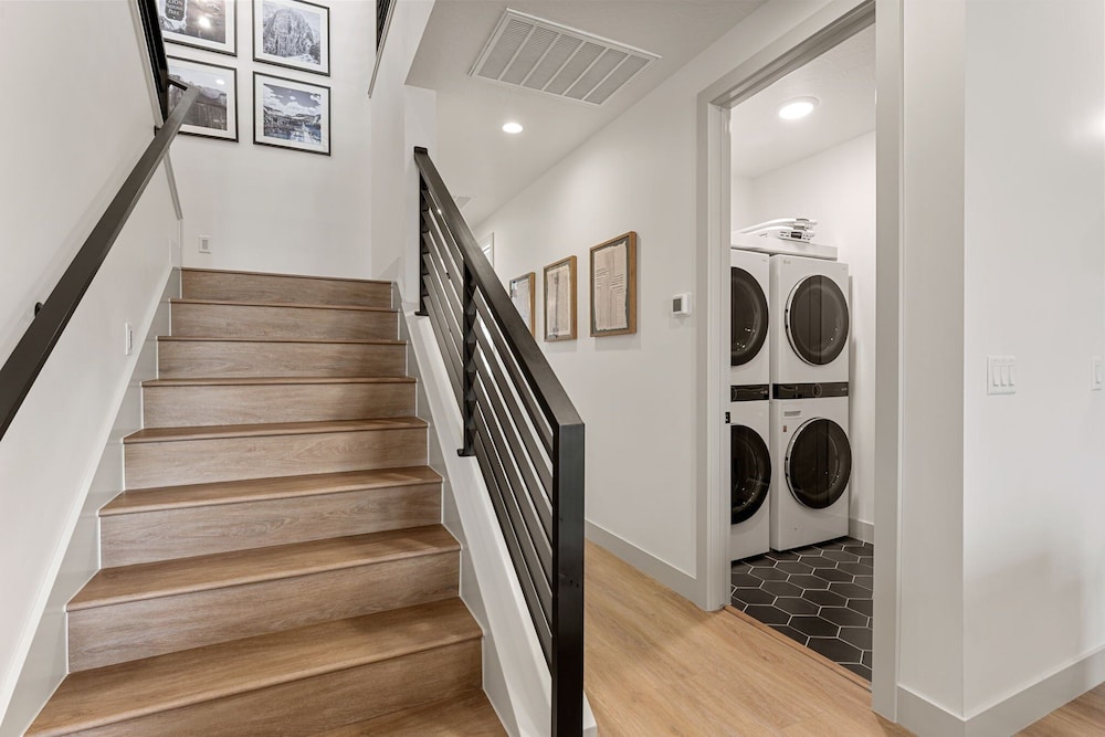 Adventure Central At Desert Color 6 Bedroom Townhouse