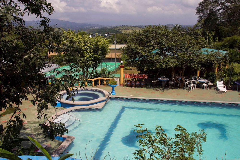 Hotel Valley View Lodge - Finca Huetares - Image 1