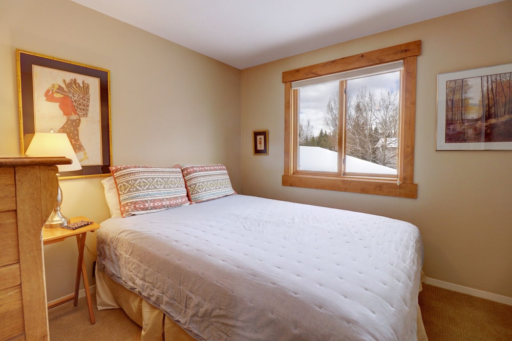 1250 Willow Grove 3 Bedroom Townhouse
