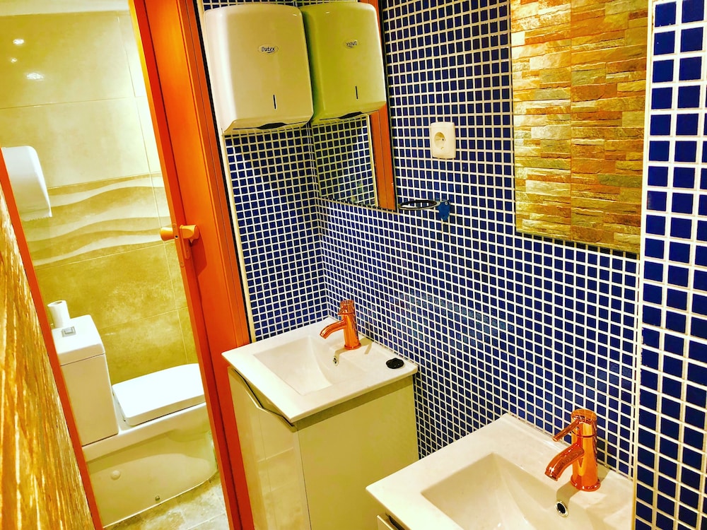 Room-7lisbon Downtown Private Bedroom Wi