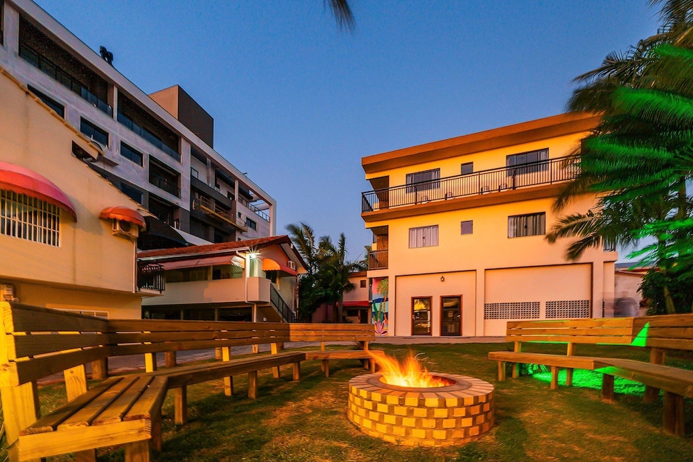 AP 07 Ala Bombinhas Residencial Solavir